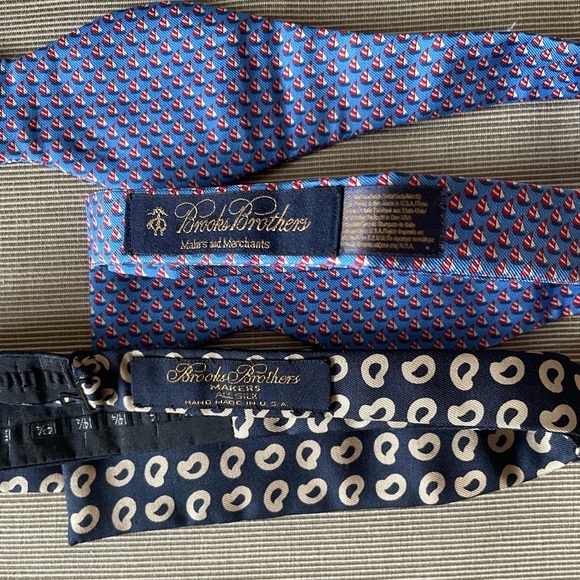 Two Brooks Brothers silk bowties - Picture 2 of 2